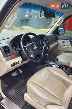 Позашляховик / Кросовер Mitsubishi Pajero 2007 в Харкові