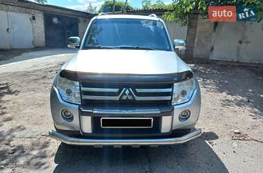 Внедорожник / Кроссовер Mitsubishi Pajero 2010 в 