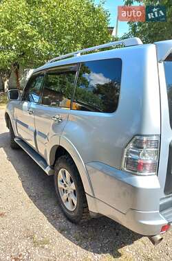 Внедорожник / Кроссовер Mitsubishi Pajero 2010 в 