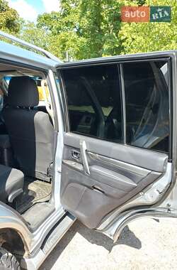 Внедорожник / Кроссовер Mitsubishi Pajero 2010 в 