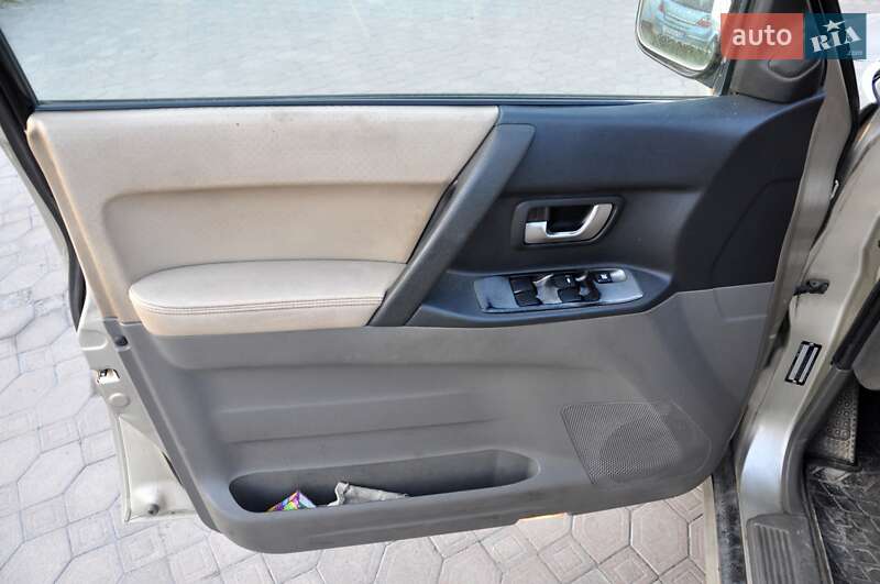 Внедорожник / Кроссовер Mitsubishi Pajero 2006 в Львове