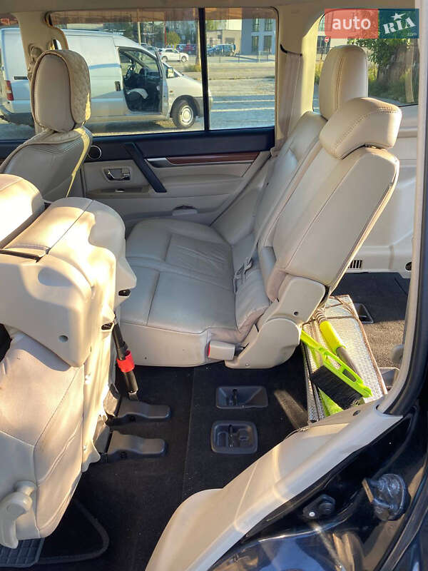 Позашляховик / Кросовер Mitsubishi Pajero 2007 в Калуші фото 47 Позашляховик / Кросовер Mitsubishi Pajero 2007 в Калуші