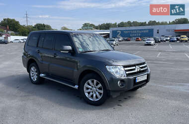 Внедорожник / Кроссовер Mitsubishi Pajero 2010 в 