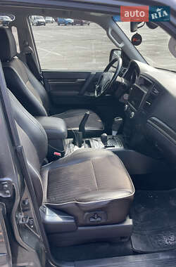 Внедорожник / Кроссовер Mitsubishi Pajero 2010 в 