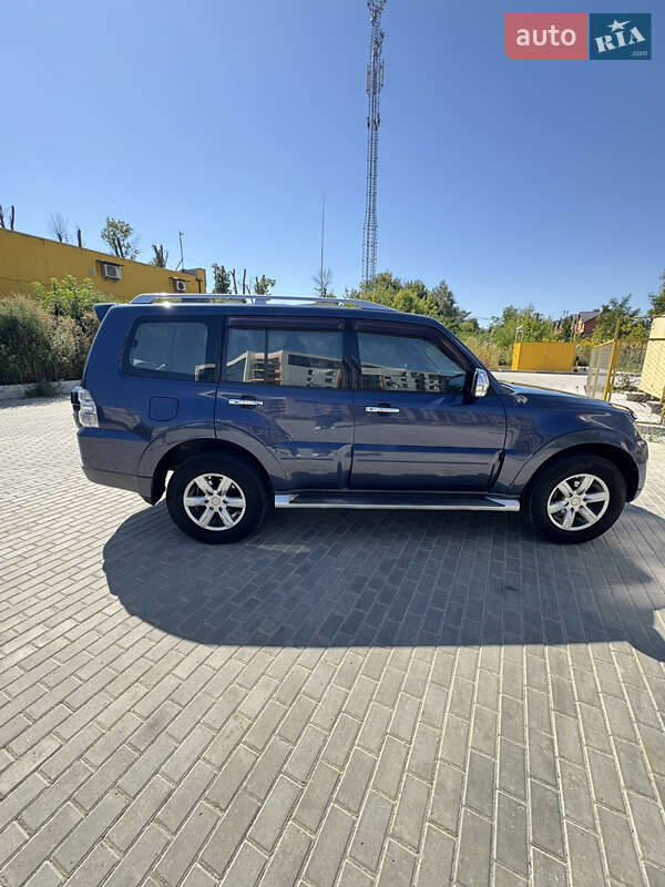 Внедорожник / Кроссовер Mitsubishi Pajero 2008 в 