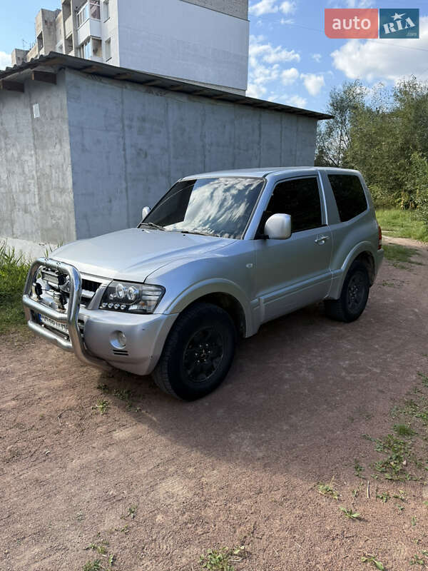 Внедорожник / Кроссовер Mitsubishi Pajero 2004 в Коростене