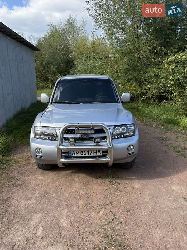 Mitsubishi Pajero 2004
