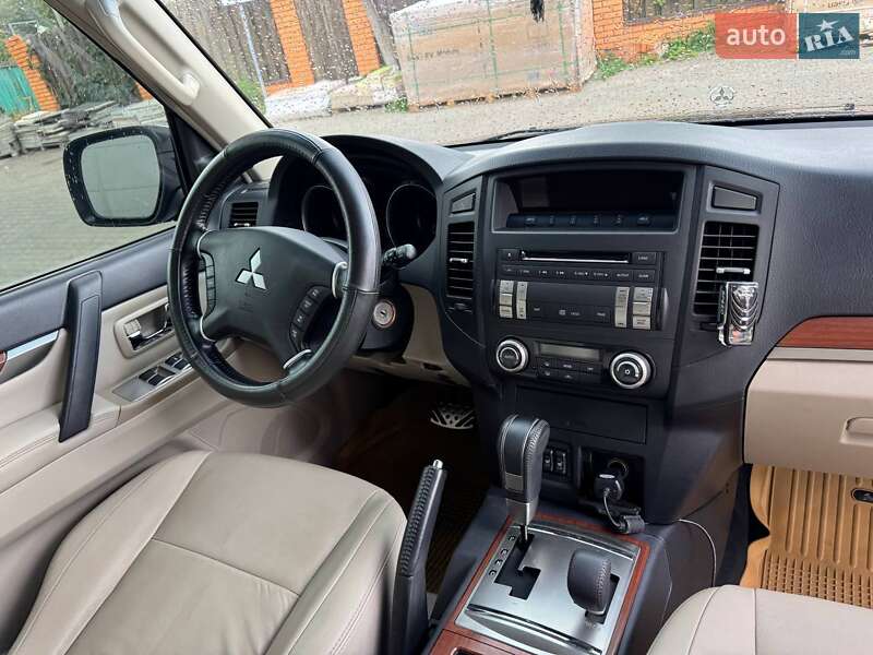 Внедорожник / Кроссовер Mitsubishi Pajero 2007 в Киеве