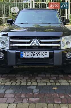Внедорожник / Кроссовер Mitsubishi Pajero 2011 в Черновцах