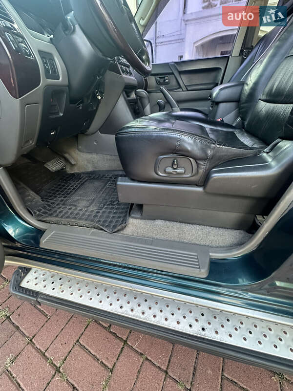 Внедорожник / Кроссовер Mitsubishi Pajero 2000 в Каневе