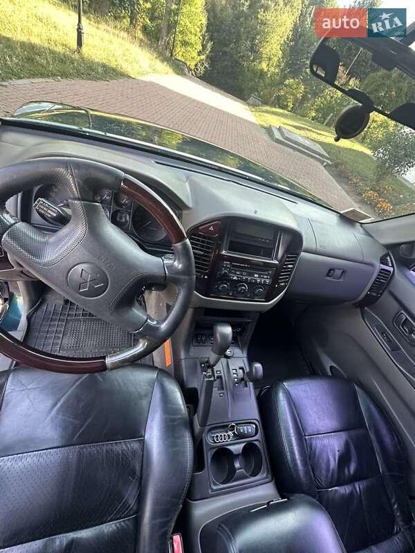 Внедорожник / Кроссовер Mitsubishi Pajero 2000 в Каневе