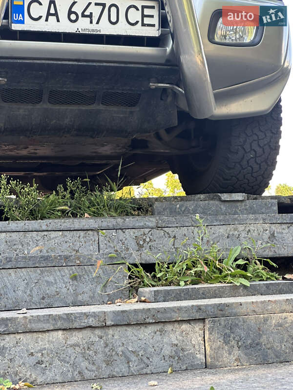 Внедорожник / Кроссовер Mitsubishi Pajero 2000 в Каневе