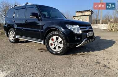 Внедорожник / Кроссовер Mitsubishi Pajero 2007 в Новояворовске