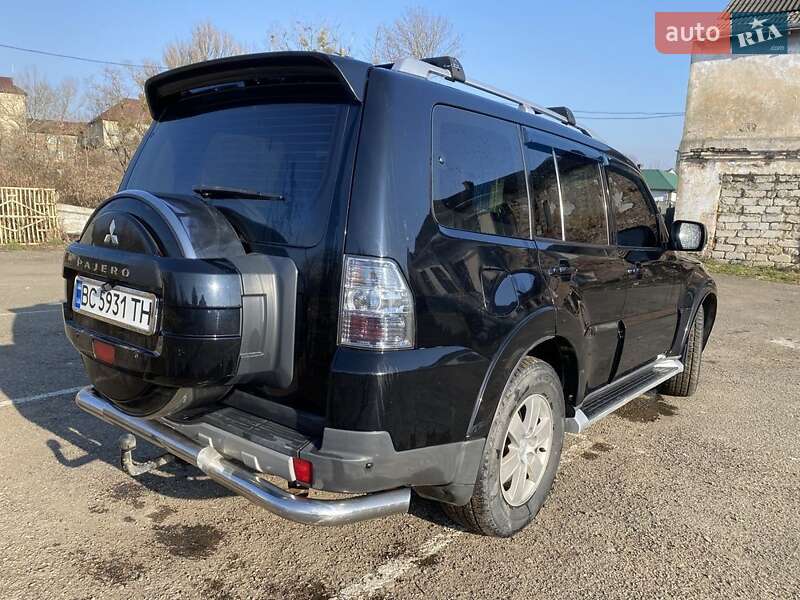 Внедорожник / Кроссовер Mitsubishi Pajero 2007 в Новояворовске