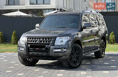 Позашляховик / Кросовер Mitsubishi Pajero 2017 в Ужгороді