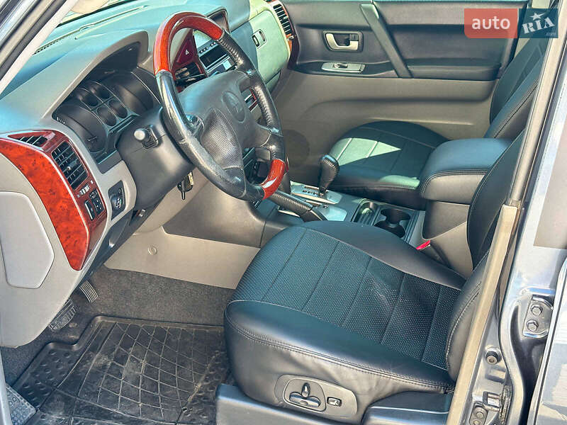 Внедорожник / Кроссовер Mitsubishi Pajero 2006 в Одессе