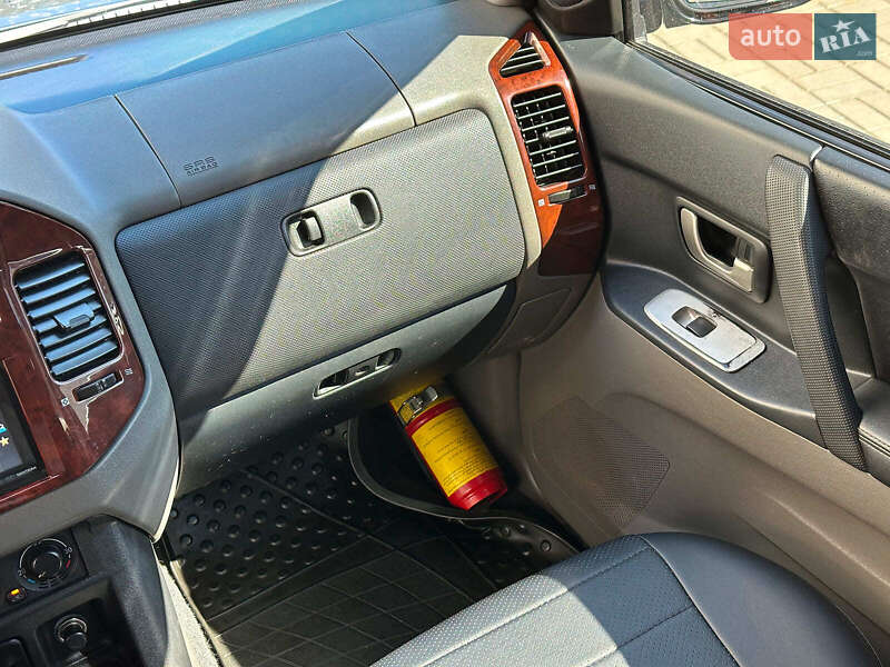 Внедорожник / Кроссовер Mitsubishi Pajero 2006 в Одессе