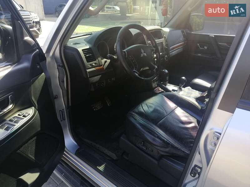 Внедорожник / Кроссовер Mitsubishi Pajero 2008 в Киеве