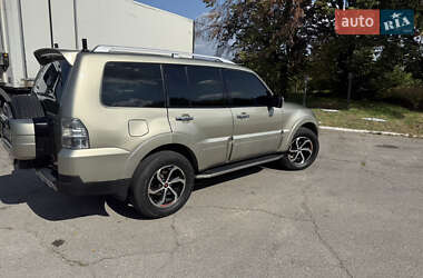 Внедорожник / Кроссовер Mitsubishi Pajero 2007 в 