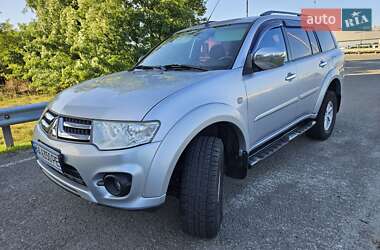 Позашляховик / Кросовер Mitsubishi Pajero 2014 в 