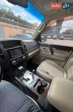 Внедорожник / Кроссовер Mitsubishi Pajero 2008 в 