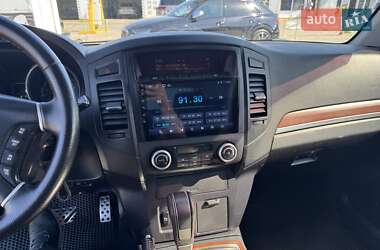Внедорожник / Кроссовер Mitsubishi Pajero 2007 в 