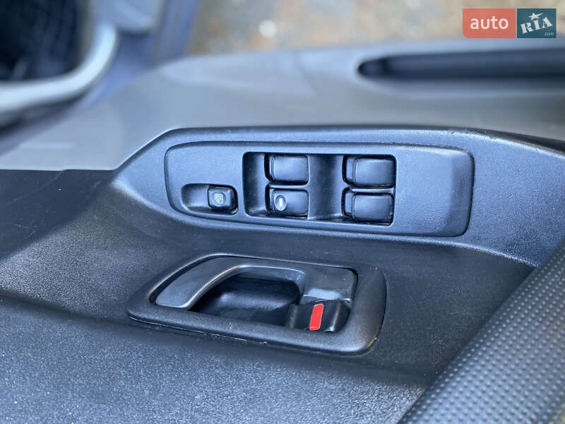 Внедорожник / Кроссовер Mitsubishi Pajero 2002 в Дубно фото 10 Внедорожник / Кроссовер Mitsubishi Pajero 2002 в Дубно