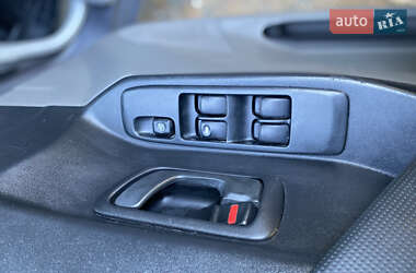 Внедорожник / Кроссовер Mitsubishi Pajero 2002 в 