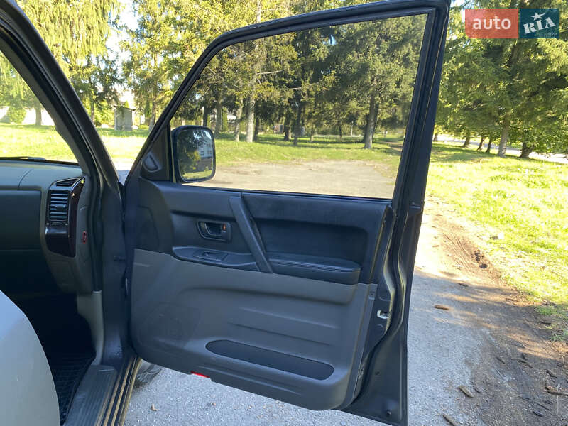 Внедорожник / Кроссовер Mitsubishi Pajero 2002 в Дубно фото 26 Внедорожник / Кроссовер Mitsubishi Pajero 2002 в Дубно