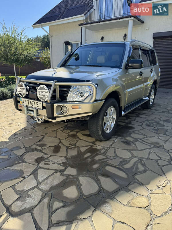Внедорожник / Кроссовер Mitsubishi Pajero 2007 в Киеве