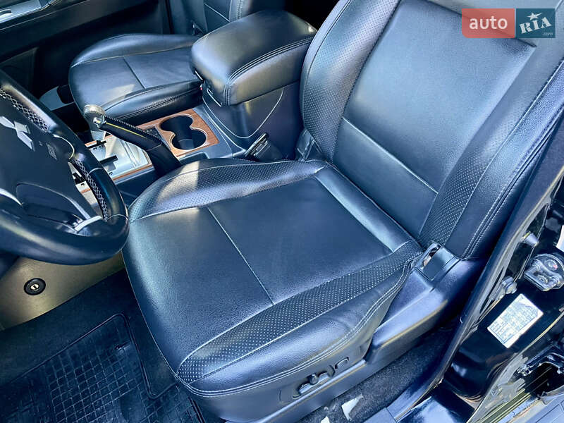 Внедорожник / Кроссовер Mitsubishi Pajero 2008 в Черновцах