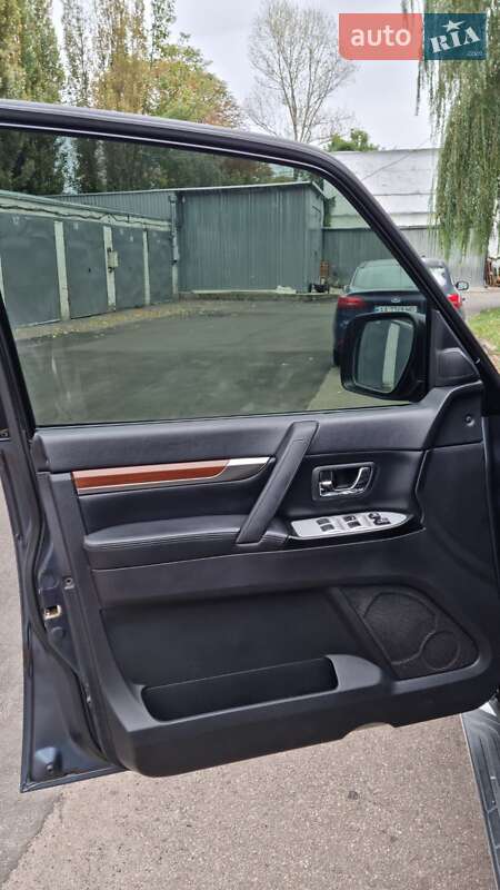 Внедорожник / Кроссовер Mitsubishi Pajero 2008 в Киеве