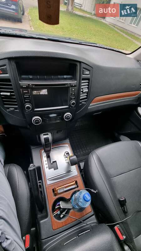 Внедорожник / Кроссовер Mitsubishi Pajero 2008 в Киеве