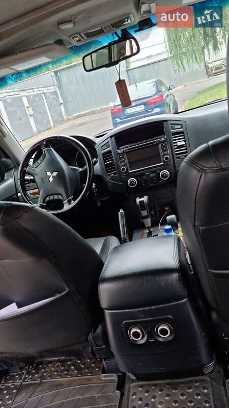 Внедорожник / Кроссовер Mitsubishi Pajero 2008 в Киеве