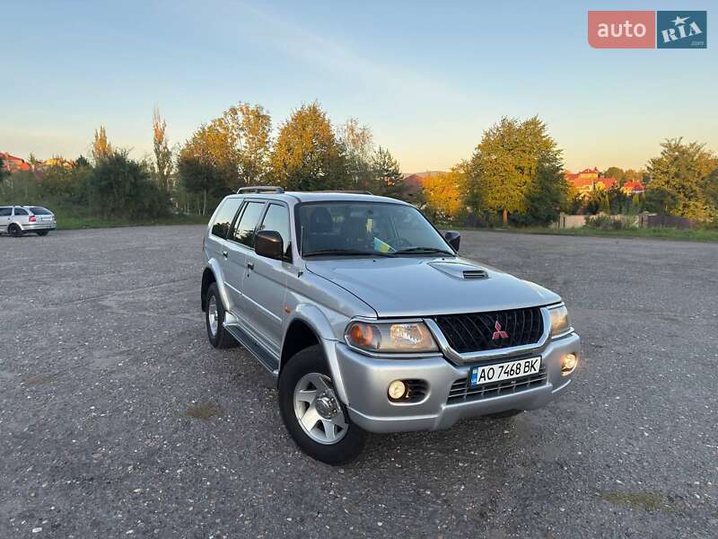 Внедорожник / Кроссовер Mitsubishi Pajero 2002 в Ужгороде