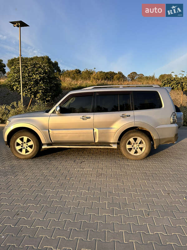 Внедорожник / Кроссовер Mitsubishi Pajero 2007 в Хмельницком
