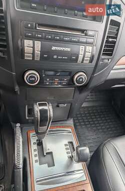 Внедорожник / Кроссовер Mitsubishi Pajero 2008 в 