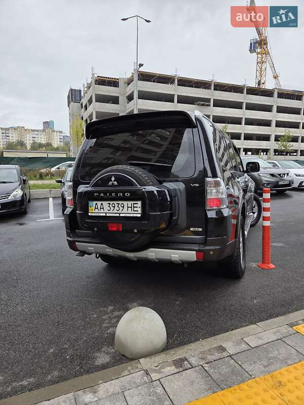 Внедорожник / Кроссовер Mitsubishi Pajero 2008 в Киеве