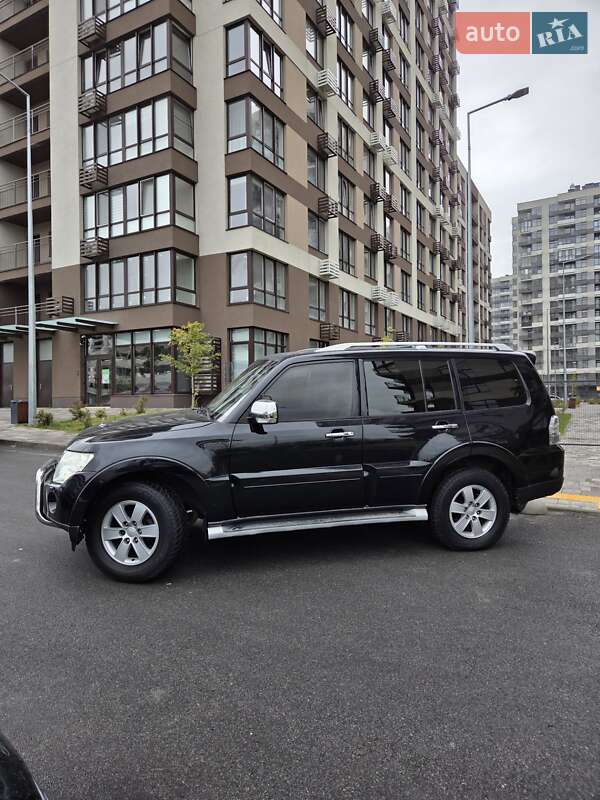 Внедорожник / Кроссовер Mitsubishi Pajero 2008 в Киеве