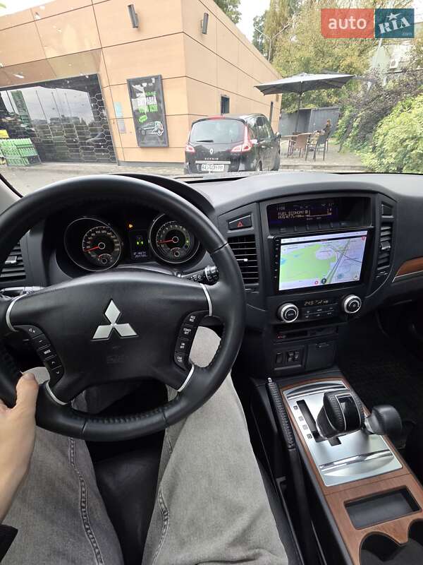 Внедорожник / Кроссовер Mitsubishi Pajero 2008 в Киеве