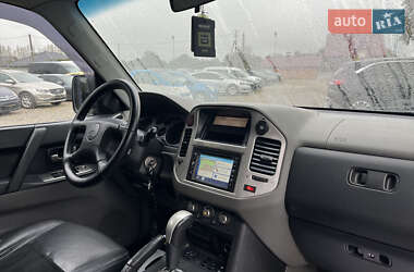 Внедорожник / Кроссовер Mitsubishi Pajero 2001 в 