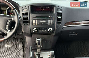 Внедорожник / Кроссовер Mitsubishi Pajero 2010 в 