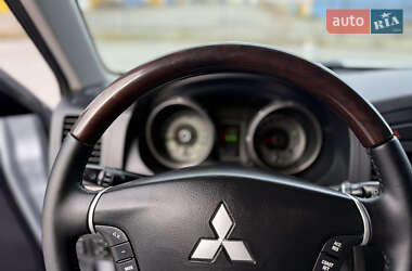 Внедорожник / Кроссовер Mitsubishi Pajero 2010 в 