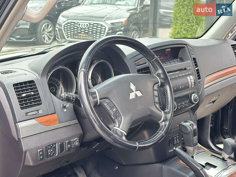 Внедорожник / Кроссовер Mitsubishi Pajero 2008 в Харькове