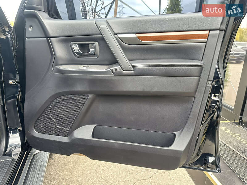 Внедорожник / Кроссовер Mitsubishi Pajero 2008 в Харькове