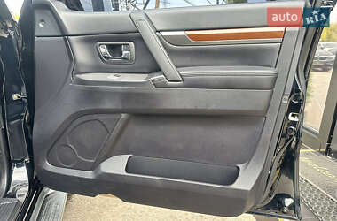 Внедорожник / Кроссовер Mitsubishi Pajero 2008 в 