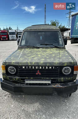 Внедорожник / Кроссовер Mitsubishi Pajero 1988 в 