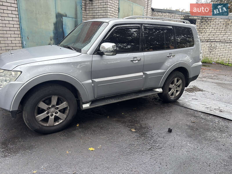 Внедорожник / Кроссовер Mitsubishi Pajero 2007 в Кременчуге