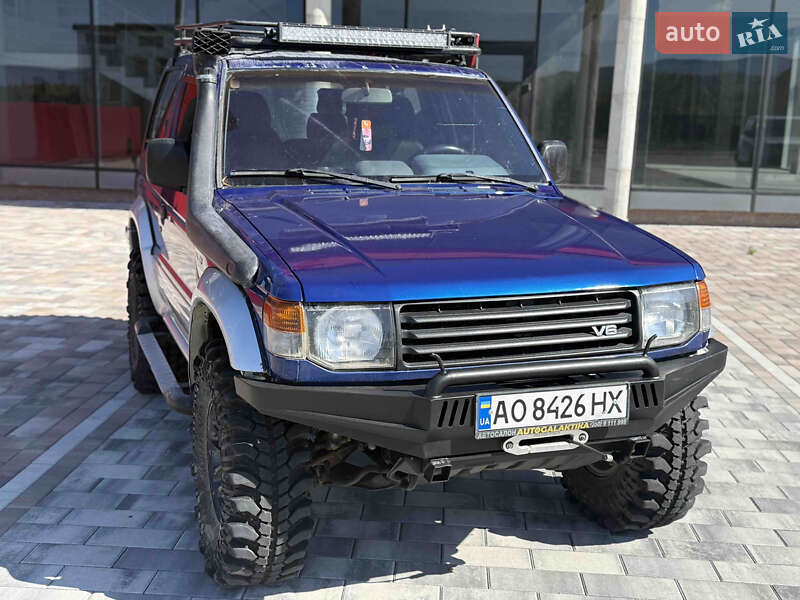 Внедорожник / Кроссовер Mitsubishi Pajero 1993 в 