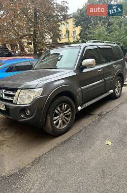 Позашляховик / Кросовер Mitsubishi Pajero 2012 в Києві